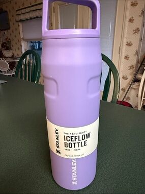 Stanley IceFlow Bottle - Lavender Purple (24 oz)